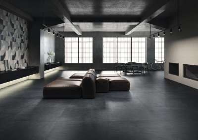 Dunkle, großformatige Fliesen im modernen Loft-Ambiente.