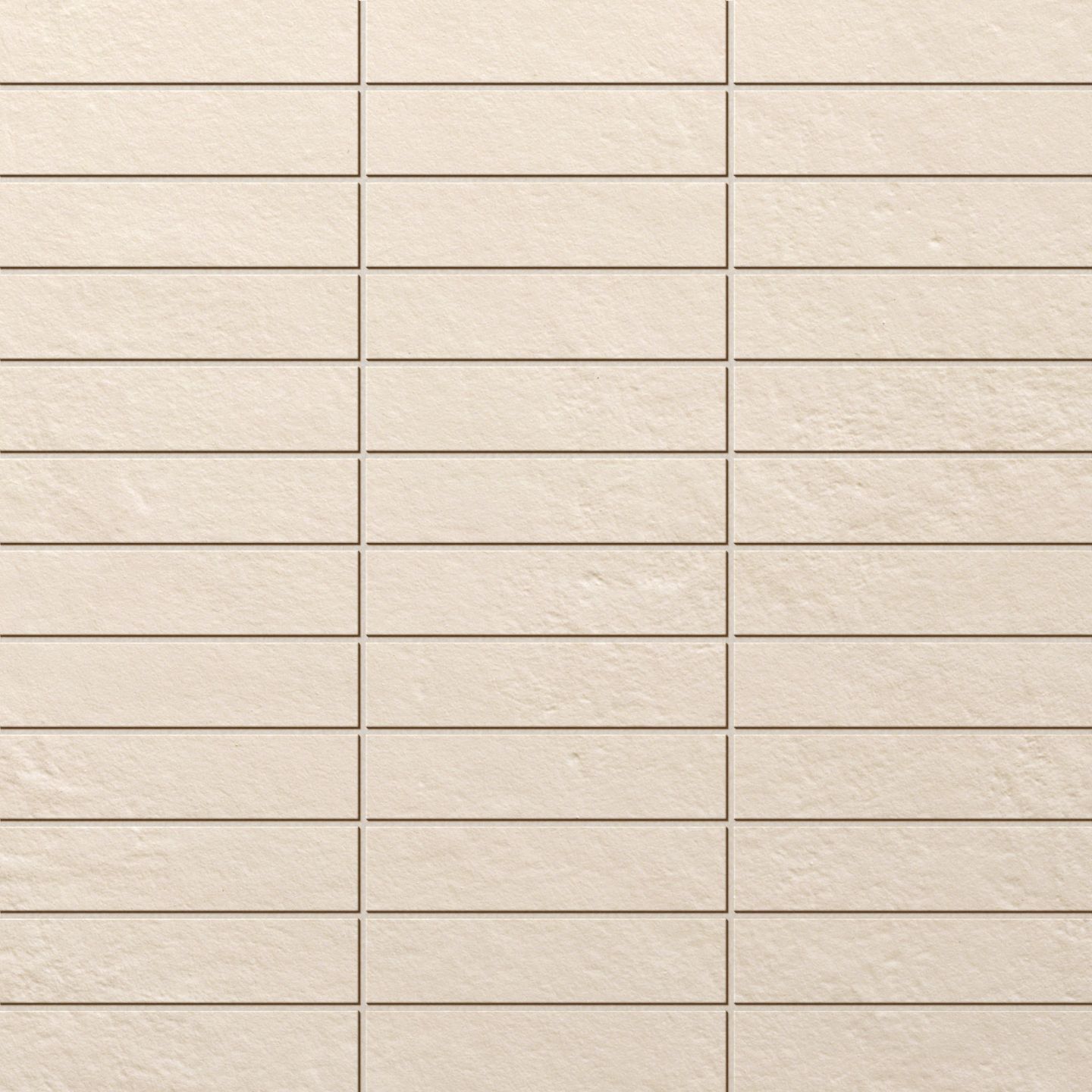 Beige Feinsteinzeugfliesen im Riemchenformat mit matter, strukturierter Oberfläche.