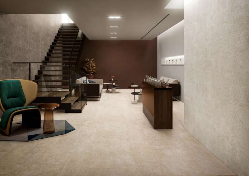 Helle, großformatige Bodenfliesen von Porcelaingres in einem modernen, stilvollen Ambiente mit Treppe.