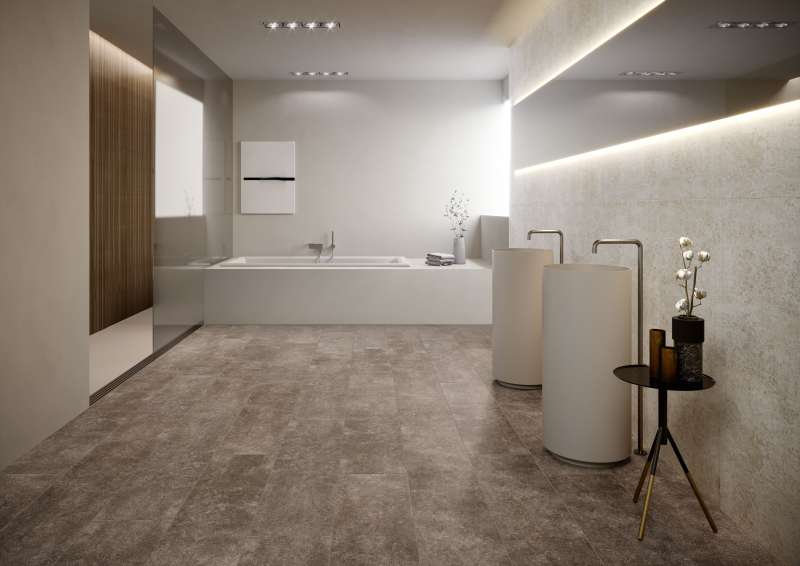 Modernes Badezimmer mit großformatigen grauen Bodenfliesen und stilvoller Einrichtung.