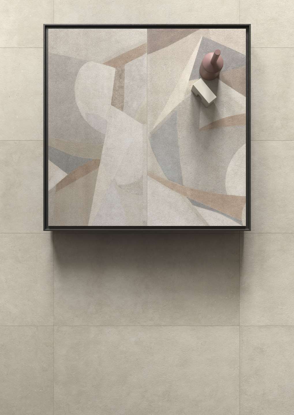 Helle, großformatige Wandfliesen mit abstraktem Fliesenkunstwerk.