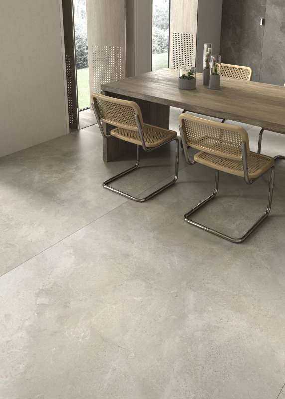 Hochwertige, helle Bodenfliesen in Betonoptik für den Innenbereich.