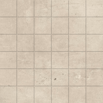 Helle, beige Fliesen mit quadratischem Muster und Natursteinoptik.