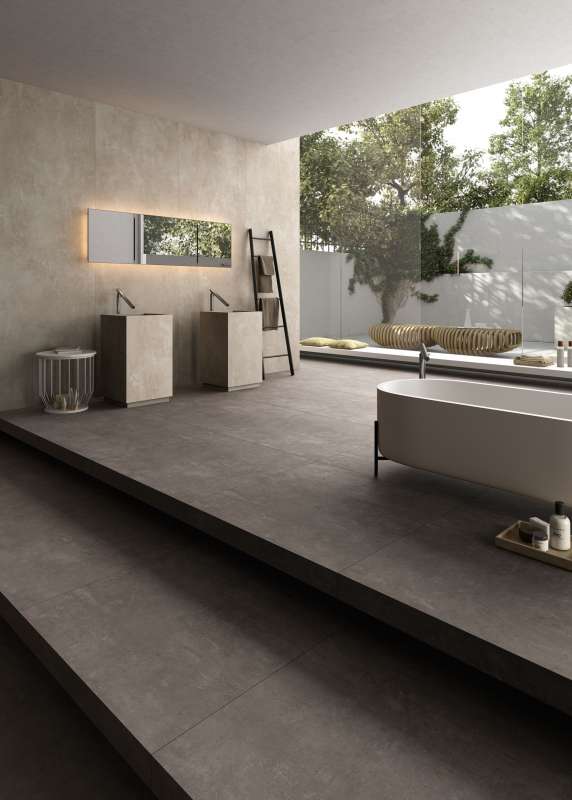 Modernes Badezimmer mit Porcelaingres Fliesen in Grau und Beige.