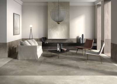 Modernes Wohnzimmer mit großformatigen Porcelaingres Fliesen in Betonoptik.