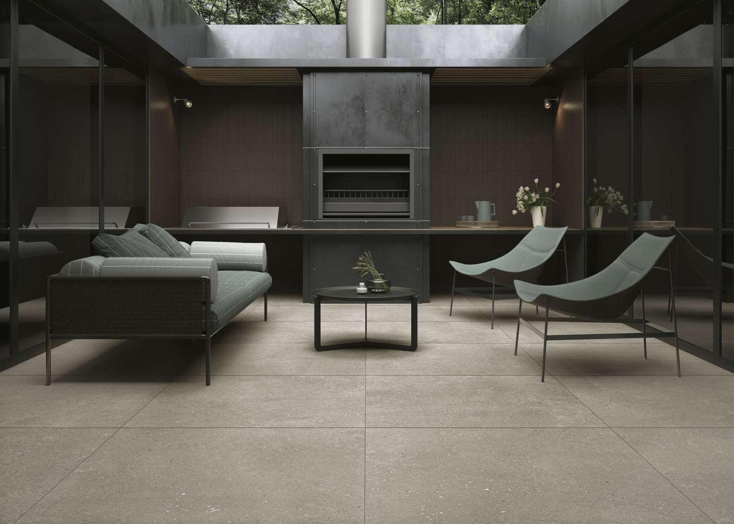 Porcelaingres Fliesen: Stilvoller Außenbereich mit hellen Bodenfliesen, Sofa und Grill.