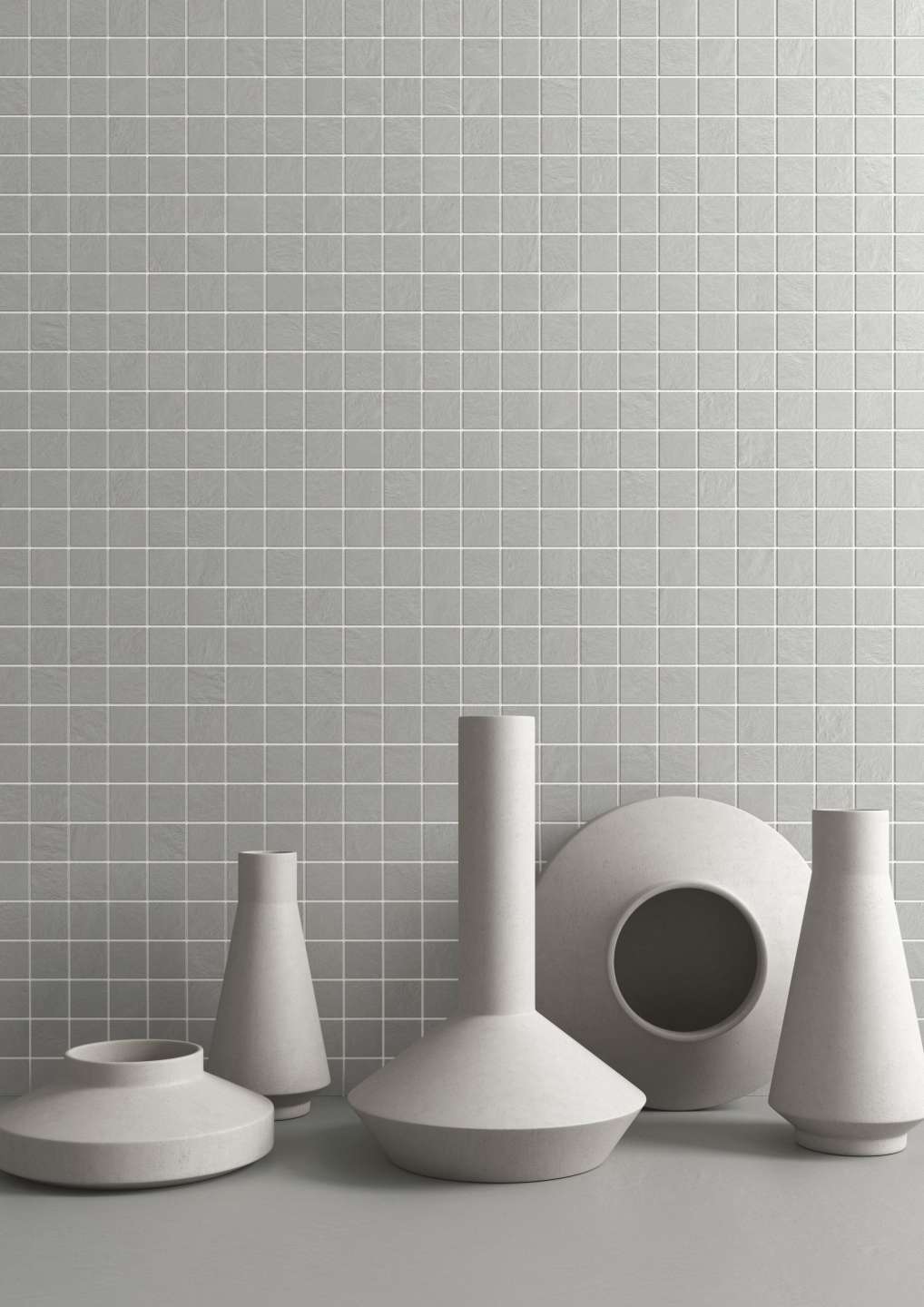 Hochwertige graue Wandfliesen im Gittermuster, stilvoll dekoriert.