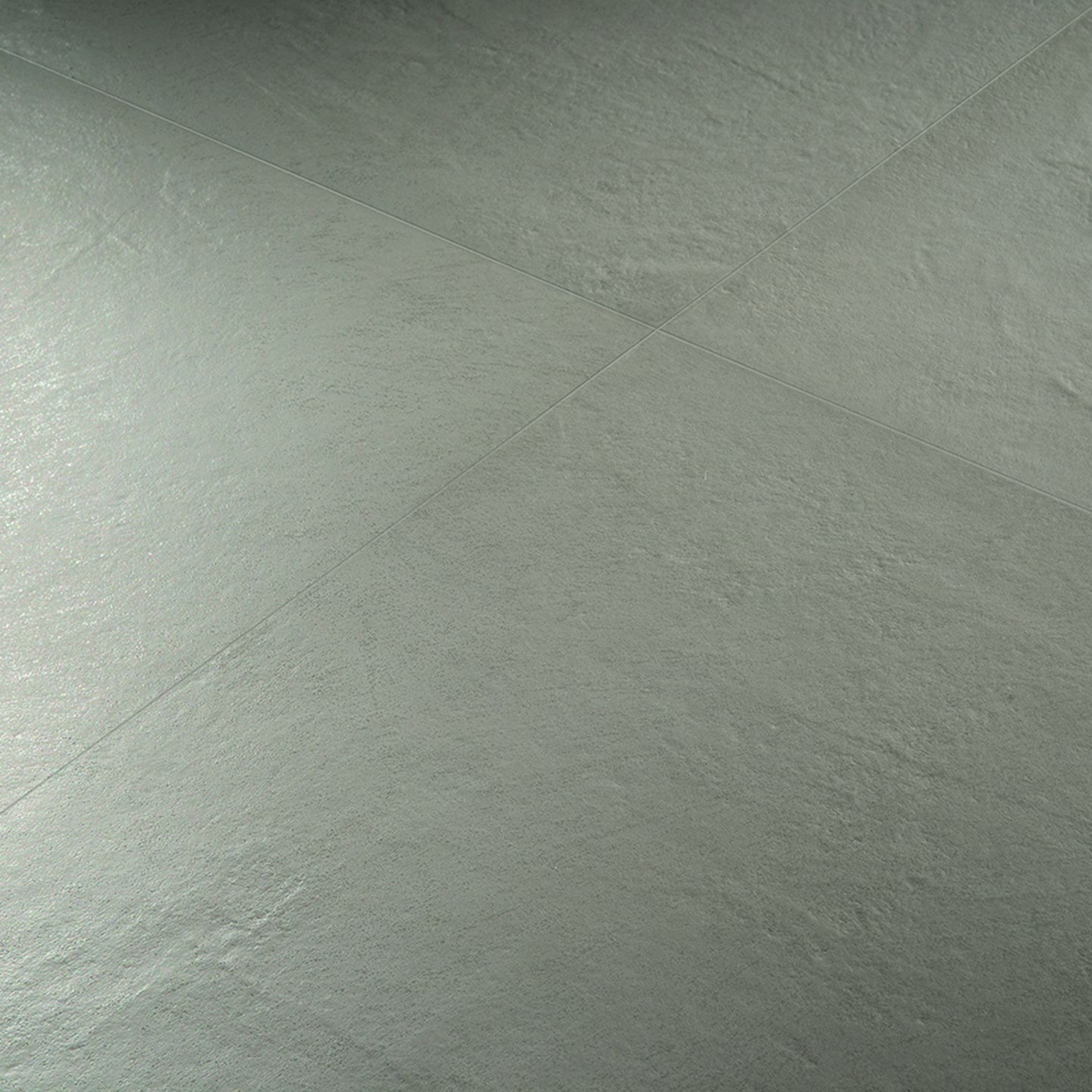 Strukturierte graue Feinsteinzeugfliesen in Natursteinoptik für Innen- und Außenbereiche.