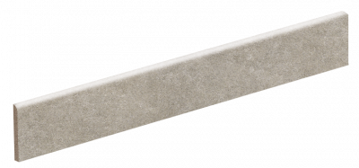 Helle Sockelleiste aus Feinsteinzeug.