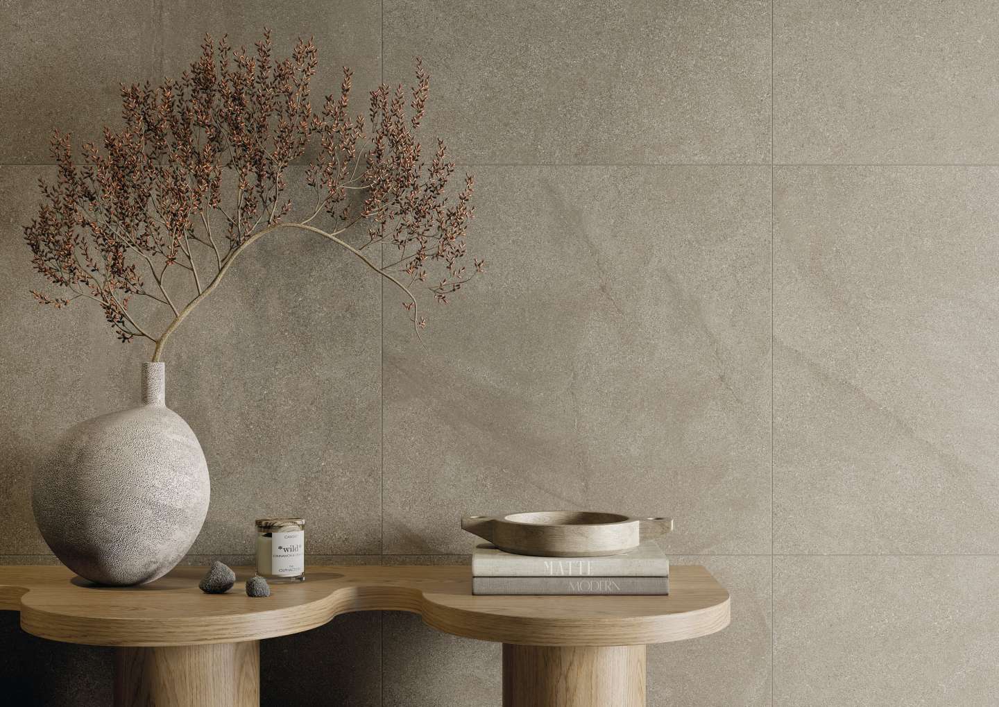 Helle, großformatige Wandfliesen in Steinoptik, ideal für ein modernes Zuhause.