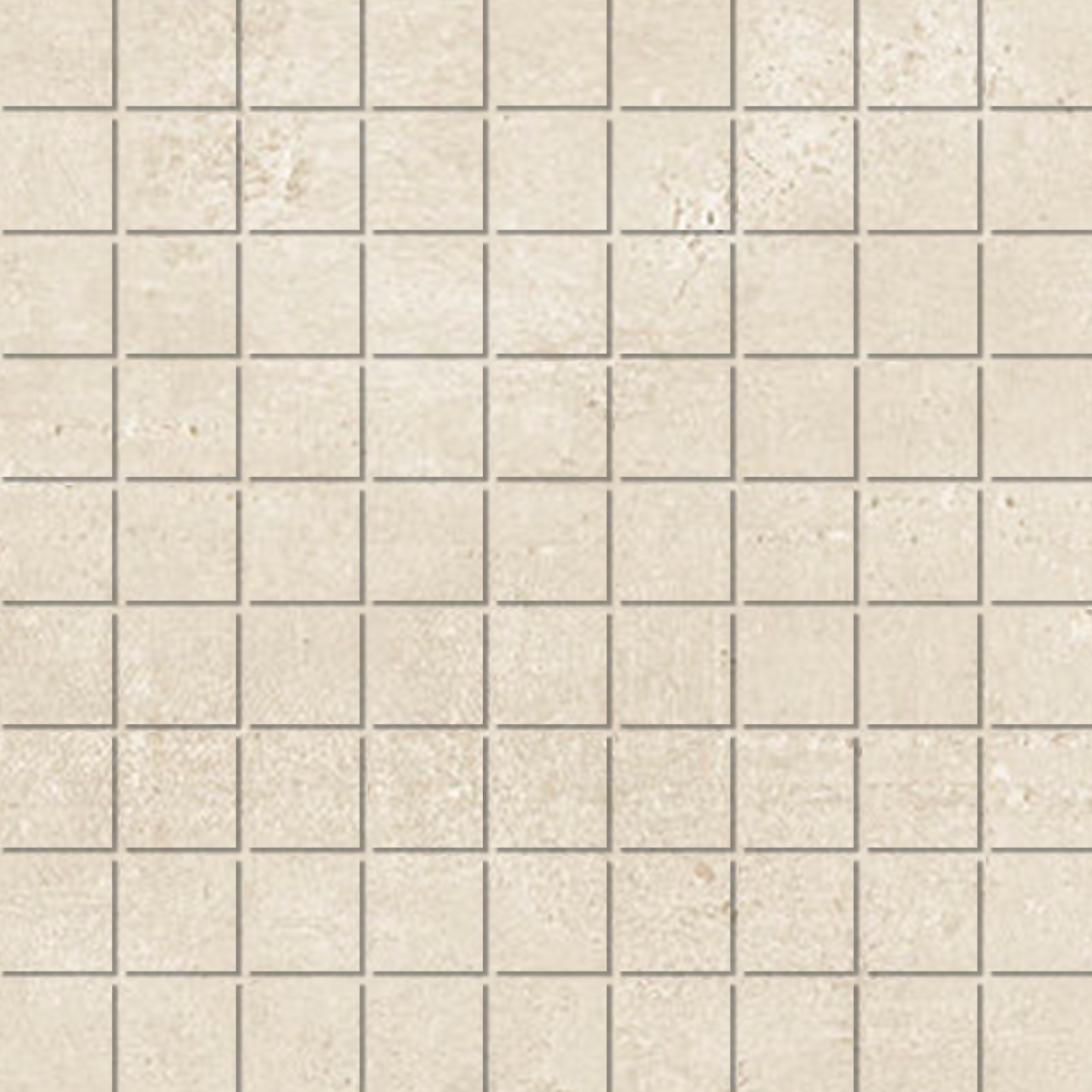 Helle, quadratische Mosaikfliesen in Natursteinoptik.