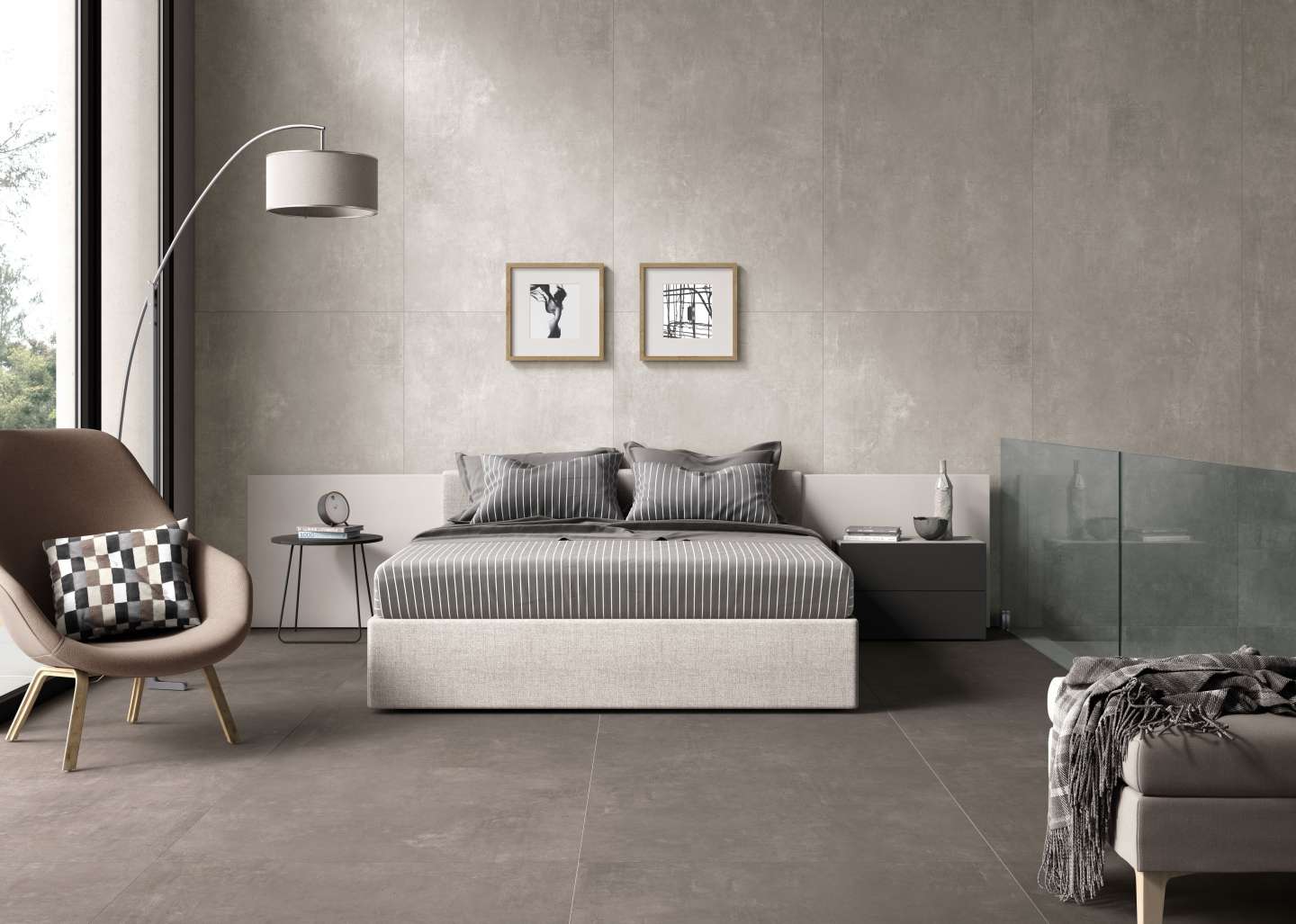 Modernes Schlafzimmer mit großformatigen Fliesen an Boden und Wand.